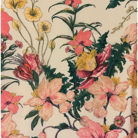 VERSONA FLORAL PUFF SHORT SLEEVE BLOUSE SIZE LARGE NWT! - Picture 5 of 5